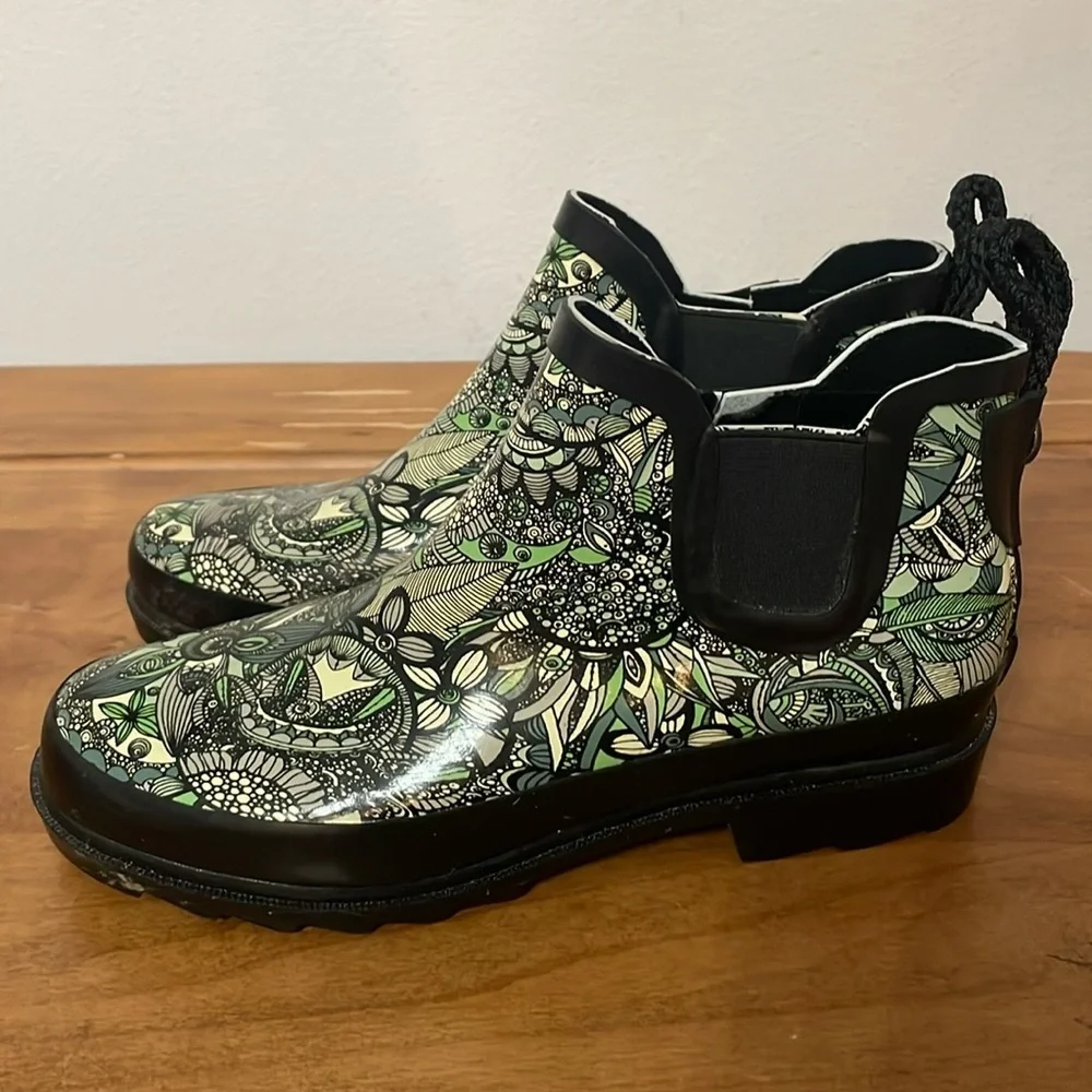 SAKROOTS Rhyme Ankle Rain Boots Size 7